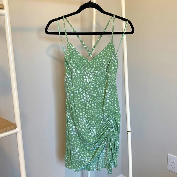 Pacsun LA Hearts | Green and white floral side cinch, strappy dress Pacsun LA Hearts | Green and white floral side cinch, strappy dress